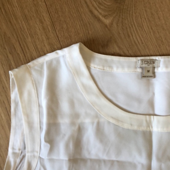 Sleeveless Blouse - Picture 3 of 4